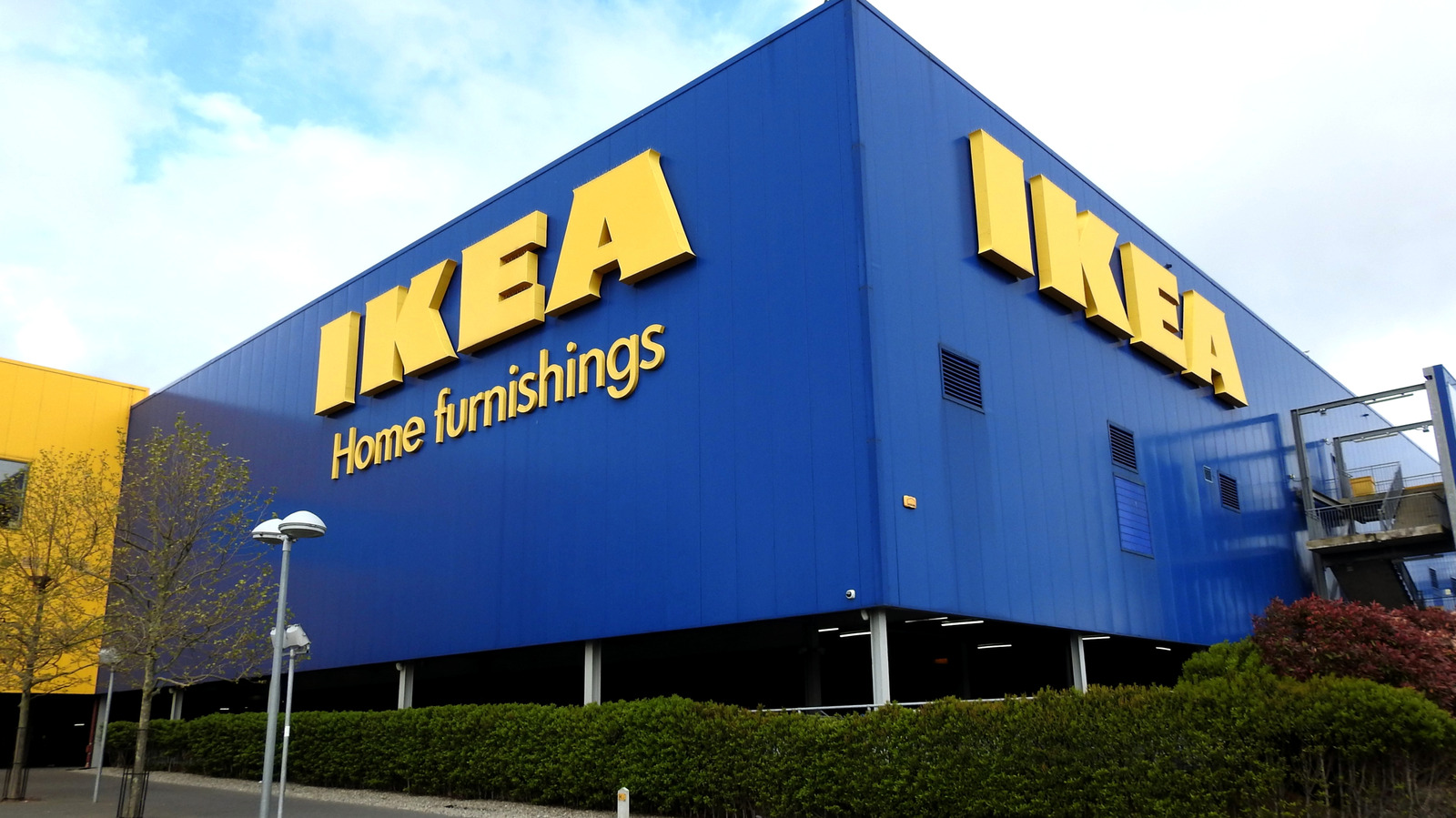 Family Takes A Weekend Trip To IKEA. They're Royally Shocked By Who They Find Be...