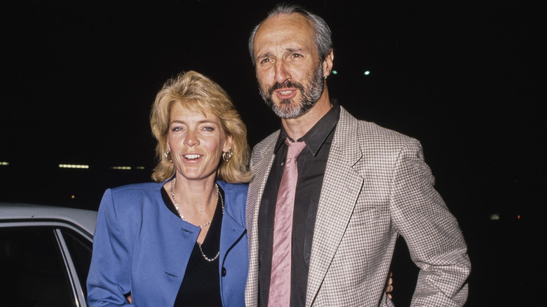 Michael Gross and Meredith Baxter close to 1990 being photographed together outside at night by paparazzi