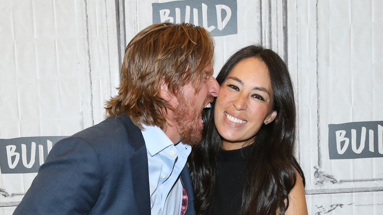 Joanna and Chip Gaines posing