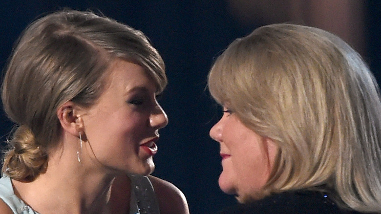 Taylor Swift and her mom in 2016