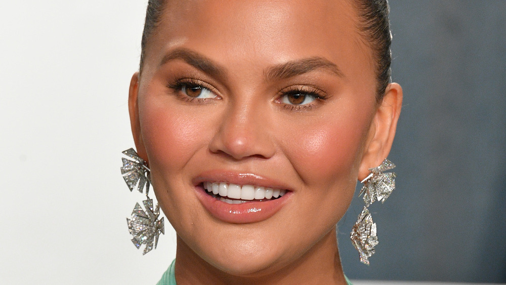 close up of Chrissy Teigen