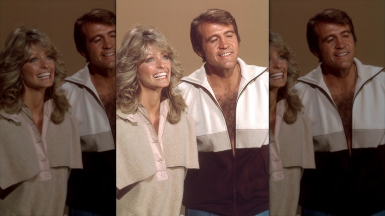 Farrah Fawcett and Lee Majors singing during a 70s appearance on The Brady Bunch hour