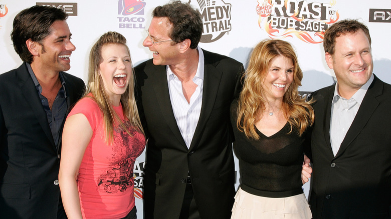 John Stamos, Jodie Swetin, Bob Saget, Lori Loughlin, and Dave Coulier smiling