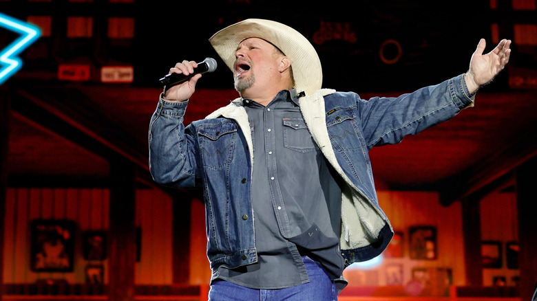 Garth Brooks sings onstage