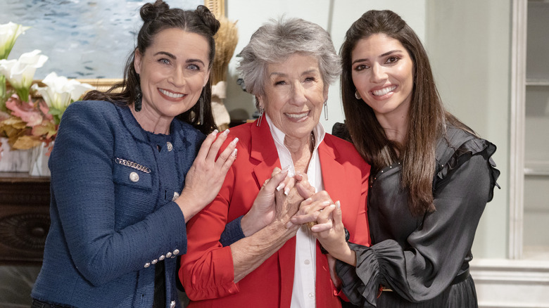 General Hospital's Lois, Gloria, and Brook Lynn holding hands and smiling
