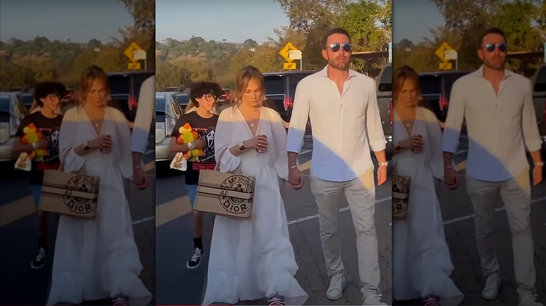 Jennifer Lopez and Ben Affleck walking