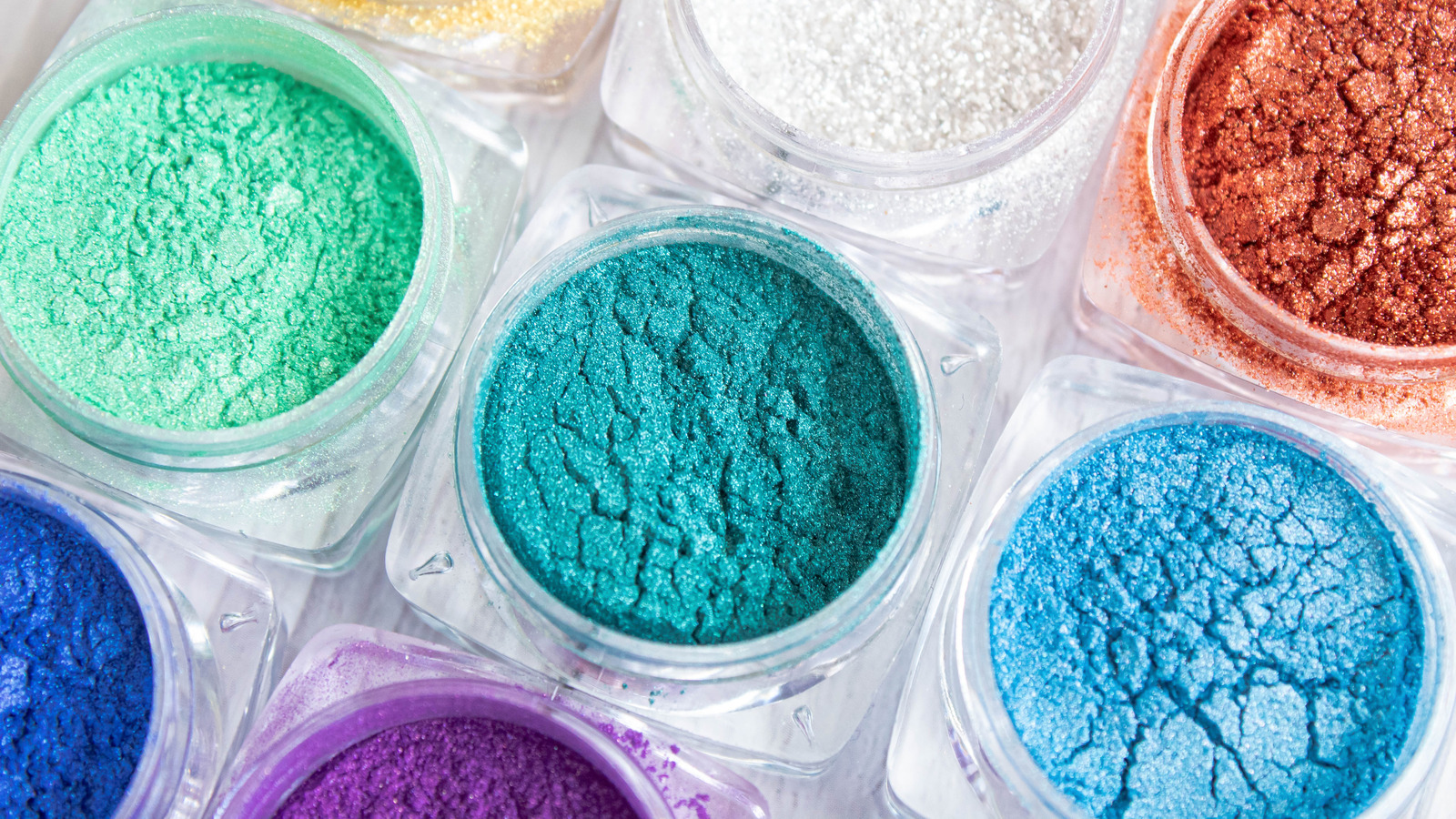 Getting Dip Powder Nails? Here's What You Need To Watch Out For At The