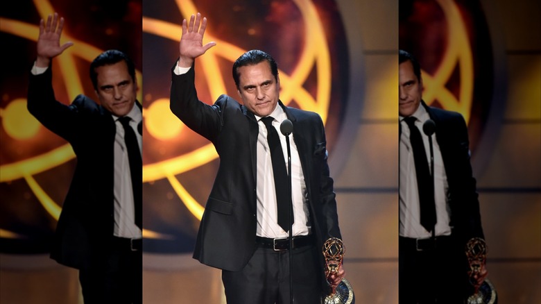 Maurice Benard waving with Emmy statue