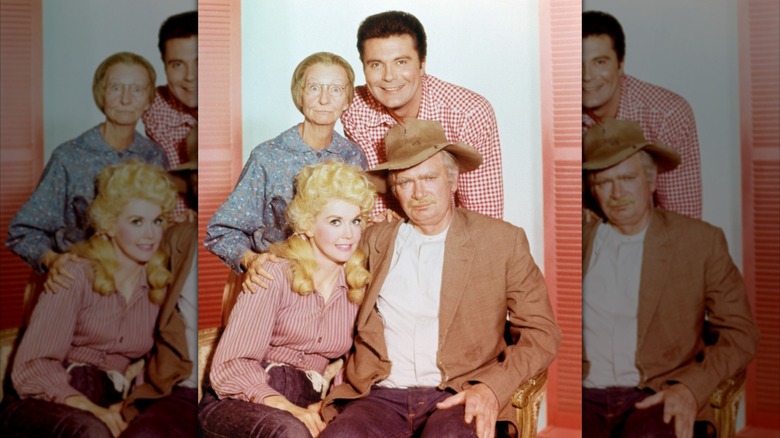 The cast of the Beverly Hillbillies posing together