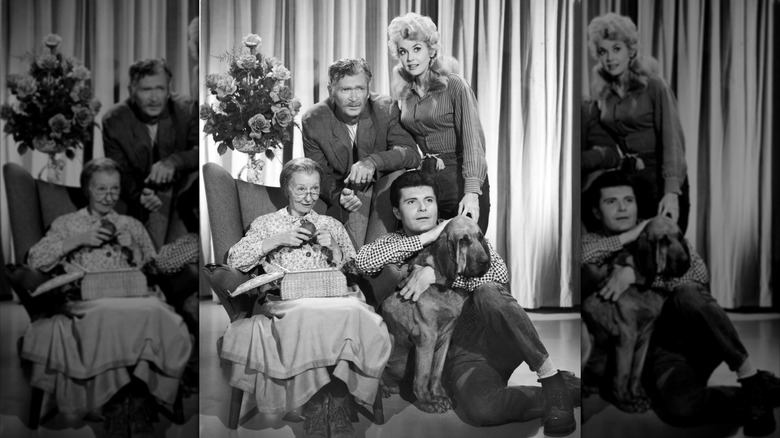 The cast of the Beverly Hillbillies posing by a chair