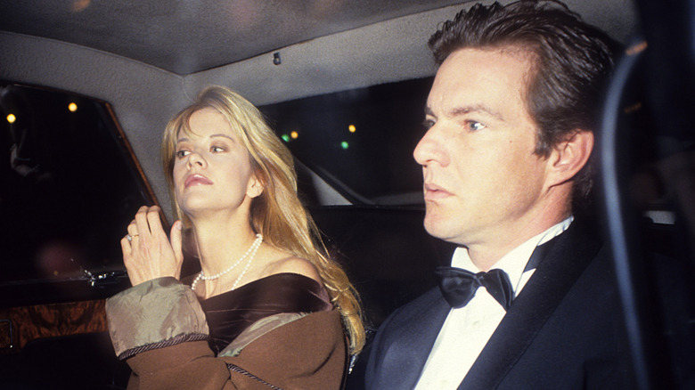 Meg Ryan and Dennis Quaid in the backseat of a car.