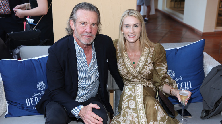Dennis Quaid and Laura Savoie sitting on a couch.