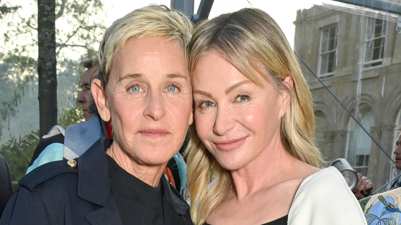 Ellen DeGeneres posing with Portia de Rossi