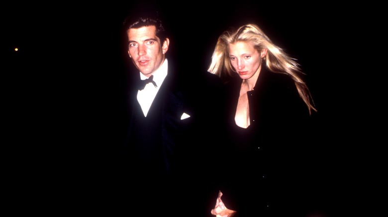 John F. Kennedy Jr. Carolyn Bessette looking sad holding hands