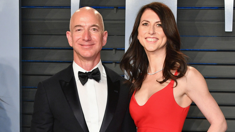 Jeff Bezos arm around MacKenzie Scott
