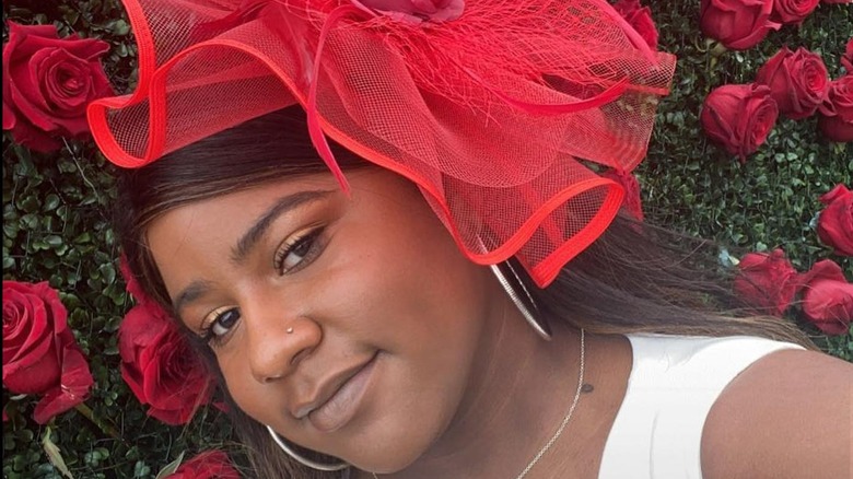 Kentucky Derby attendee in red fascinator