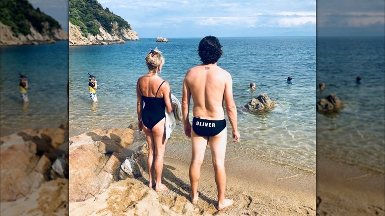 Goldie Hawn and Oliver Hudson on the beach