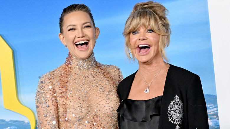 Kate Hudson and Goldie Hawn smiling