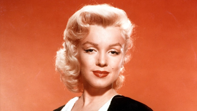 Marilyn Monroe smiling with red lipstick on