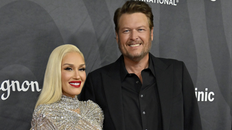 Gwen Stefani and Blake Shelton pose on the red carpet