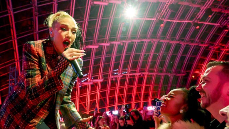 Gwen Stefani performs during the Clarins ICONS Event in Los Angeles, CA (2025)