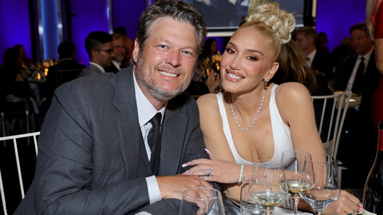 Blake Shelton and Gwen Stefani smiling