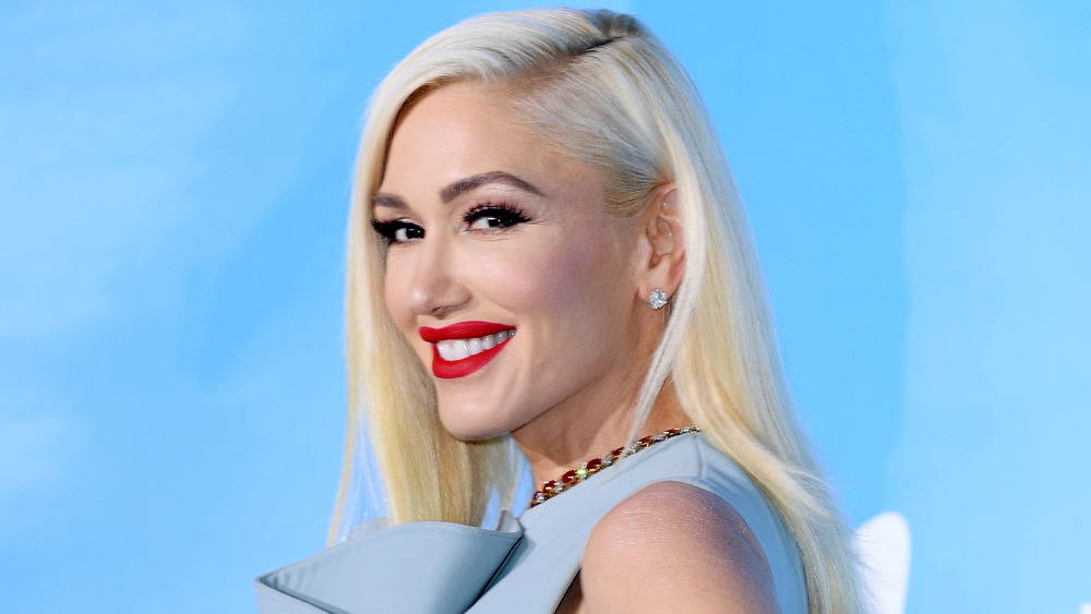 Gwen Stefani side profile