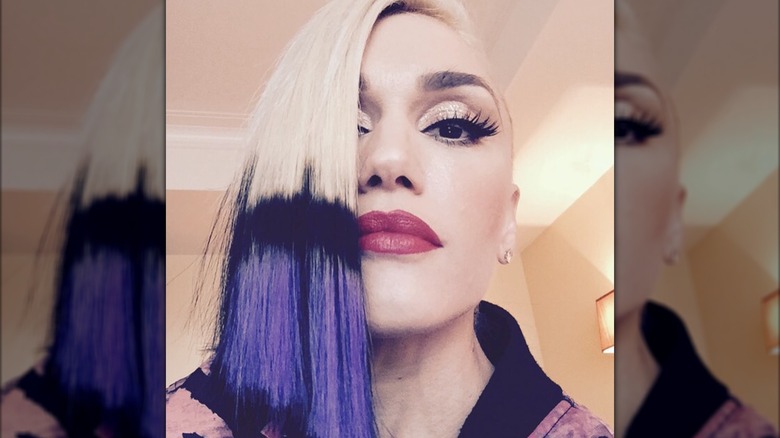 Selfie of Gwen Stefanie with a blonde bob with a black stripe and purple ends