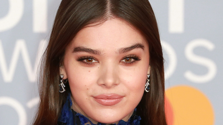 Close up of actor Hailee Steinfeld 