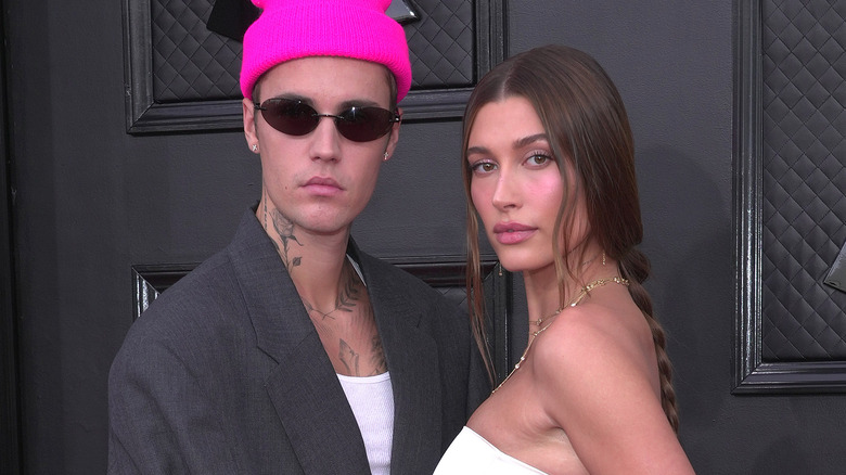 Justin Bieber and Hailey Bieber posing