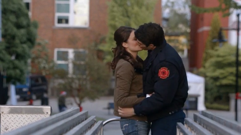 Brandon Routh and Kimberly Sustad kissing outside