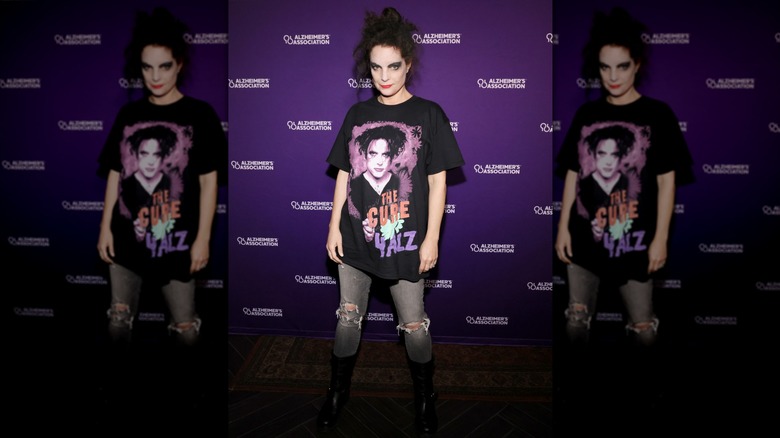 Kimberly Williams-Paisley dressed like Robert Smith of The Cure.