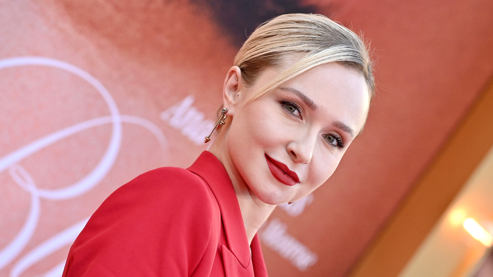 Hayden Panettiere Looks Nearly Unrecognizable In Glowing New Pic, image size:1600x900