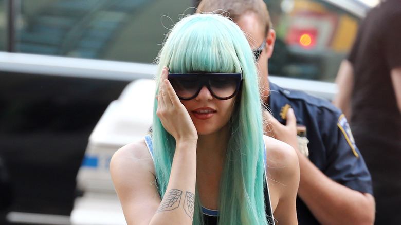 Amanda Bynes wearing a long blue wig in July 2013