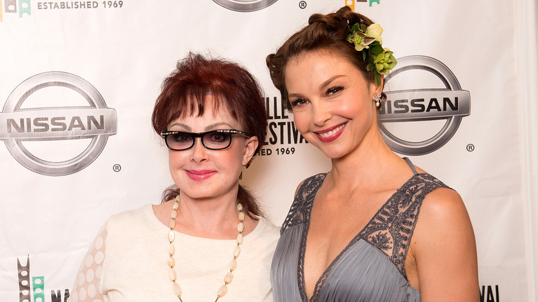 Naomi and Ashley Judd smiling