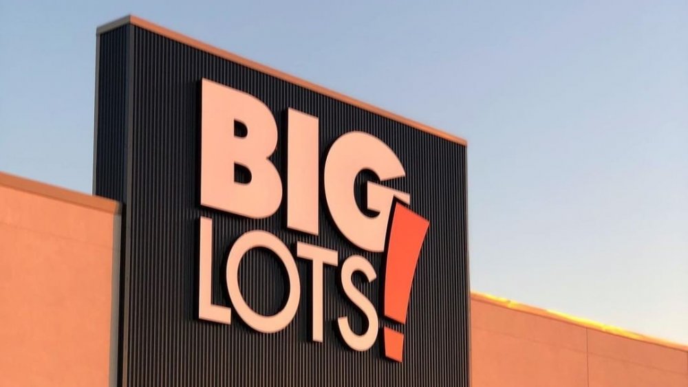 Big Lots signage on storefront