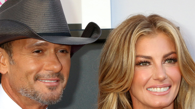 Tim McGraw and Faith Hill smiling 