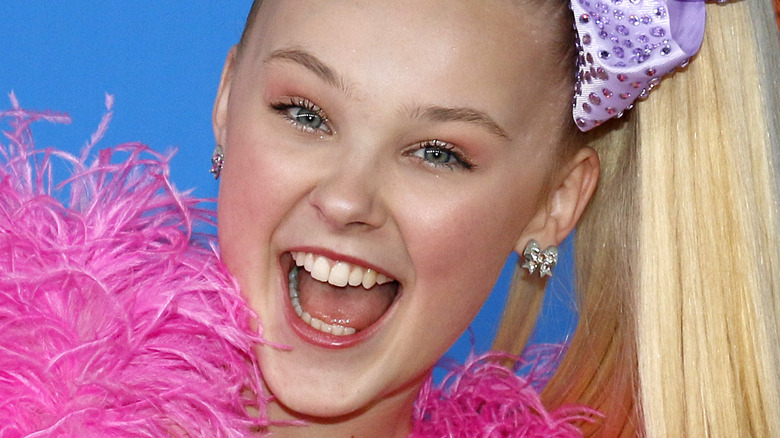 JoJo Siwa purple bow pink boa Nickelodeon