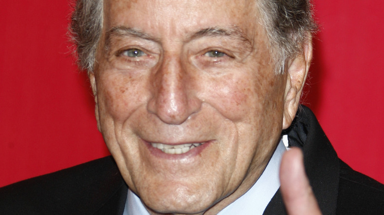 Tony Bennett giving thumbs up