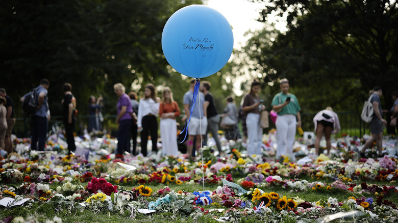 Flowers left for Queen Elizabeth at Green Park