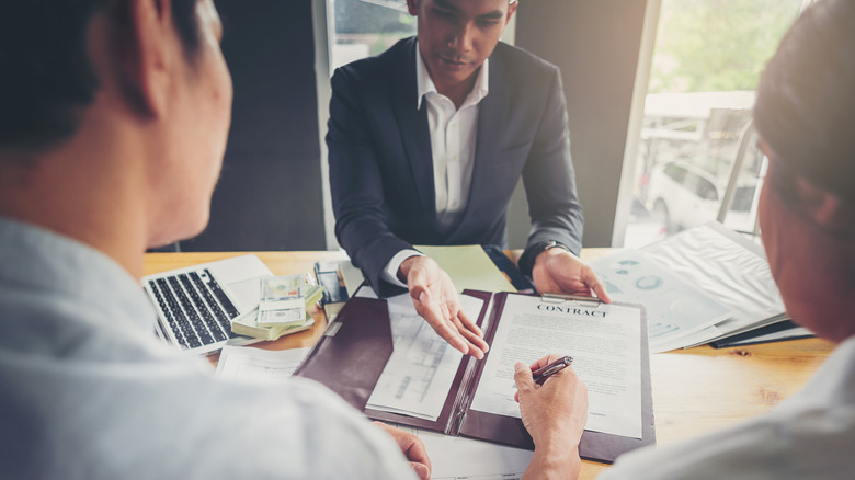 couple signing loan agreement