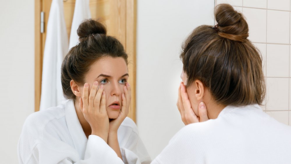 Woman at the mirror