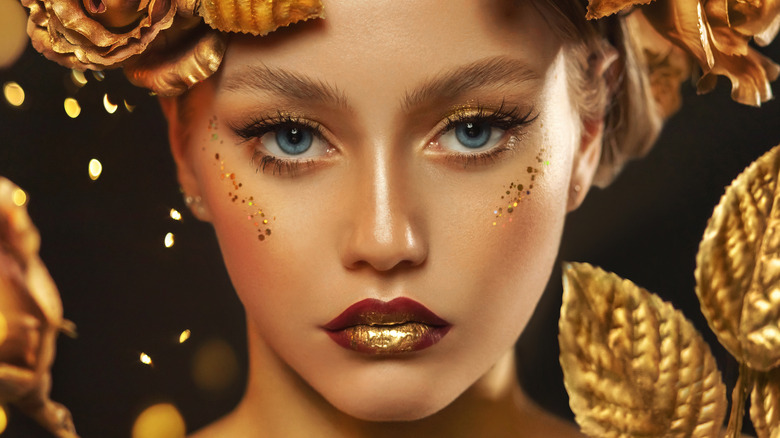 Gold makeup 
