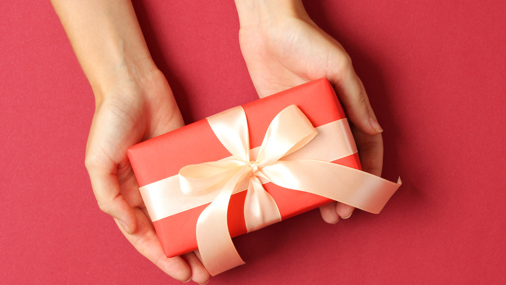 hands holding a wrapped gift