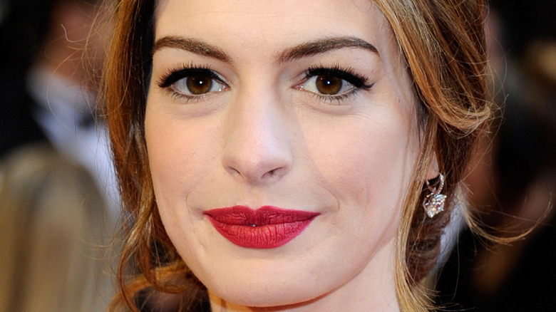 Anne Hathaway wearing red lipstick on the red carpet
