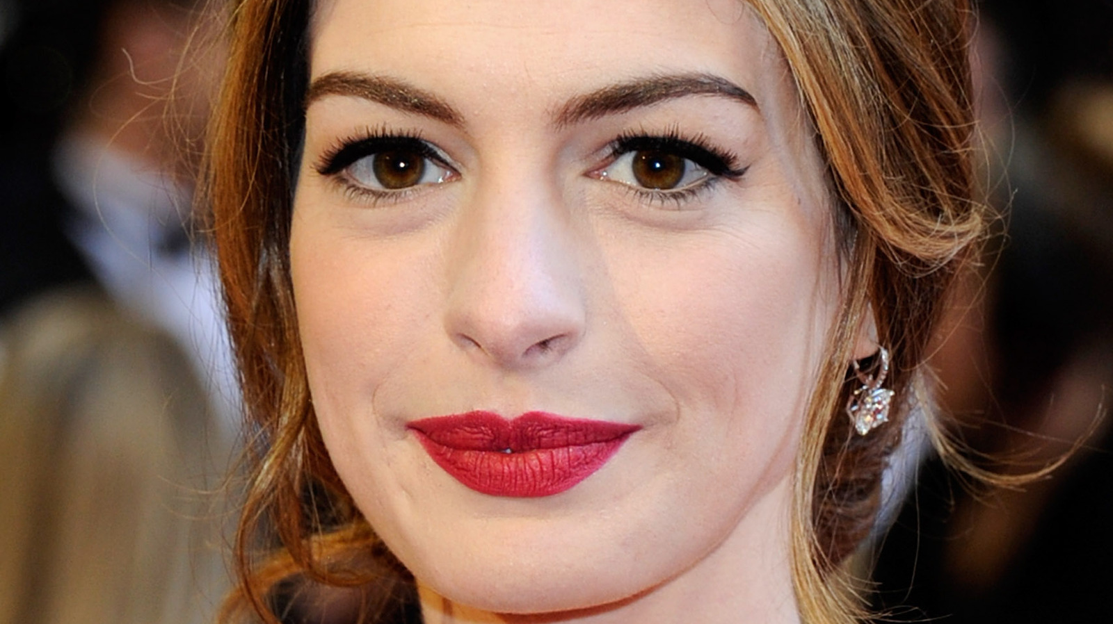 Here's The Lip Color That Anne Hathaway Wore As Andie In The Devil