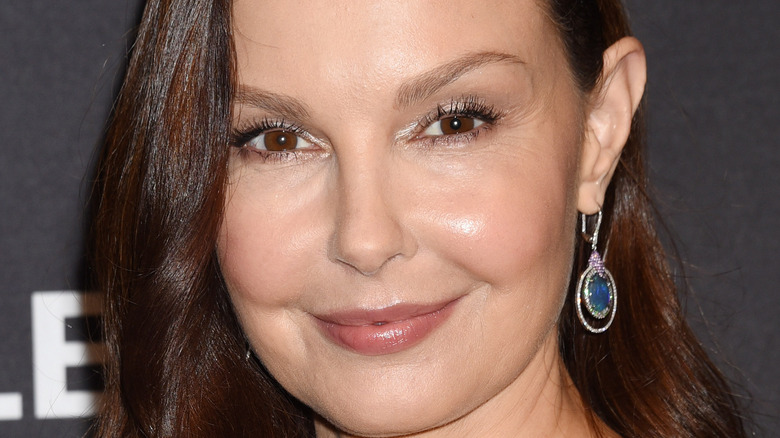 Ashley Judd smiling red carpet