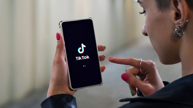 Woman on tiktok