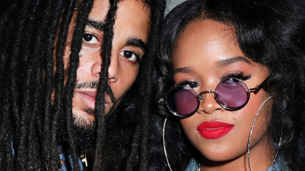 H.E.R. and Skip Marley posing