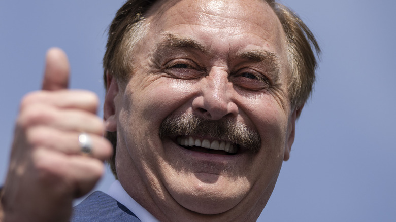 Mike Lindell giving a thumbs up and smiling